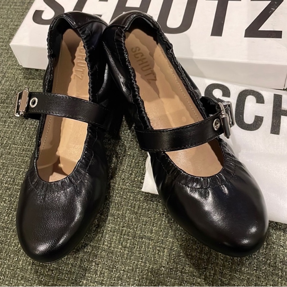 Schutz black leather flats (sz 7.5)